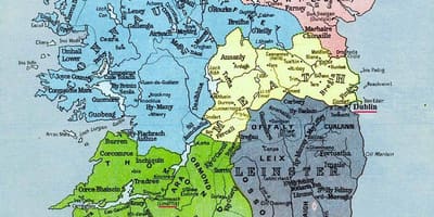 नक्शे के बड़े पत्थरों का बना आयरलैंड 